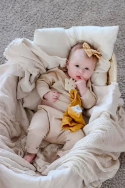 Tikiri Knuffeldoekje Met Bijtspeeltje - Giraffe 7 Tikiri Knuffeldoekje Met Bijtspeeltje - Giraffe -Kinderspeelgoed tikiri tikiri knuffeldoekje met bijtspeeltje giraf 2