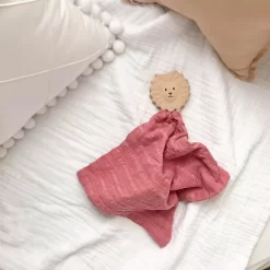 Tikiri Knuffeldoekje Met Bijtspeeltje - Leeuw 7 Tikiri Knuffeldoekje Met Bijtspeeltje - Leeuw -Kinderspeelgoed tikiri tikiri knuffeldoekje met bijtspeeltje leeuw 2